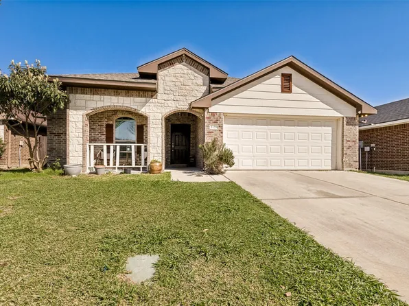 3129 Royal Crest Dr, Fort Worth, TX 76140