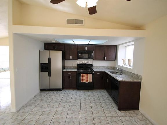 4th image of 1248 Pleasant Brook St