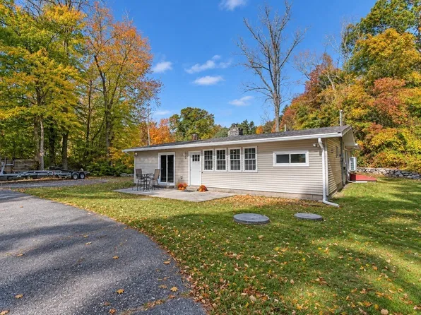 37 Central Ave, Lakeville, MA 02347