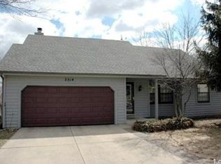 2314 Robin Ln, Elgin, IL 60123