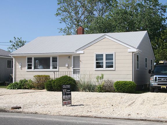 2nd image of 218 7th St