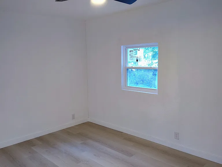 101 Larry Ln — Photo 11
