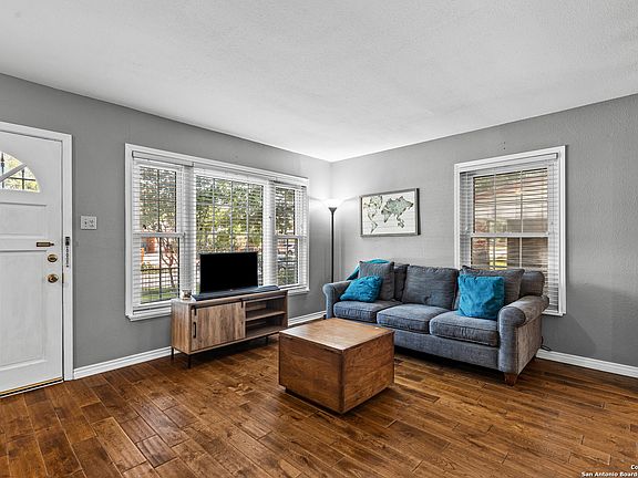 3rd image of 310 DENTON DR