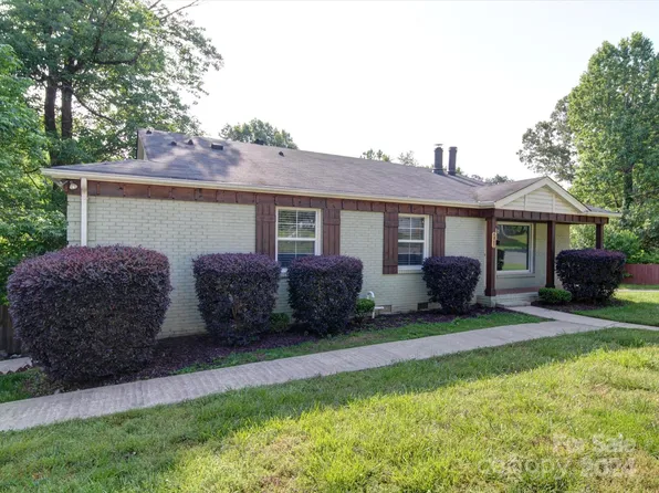 4047 Irvington Dr, Charlotte, NC 28205