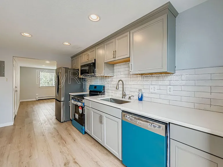 2356 S Linden Ct #C — Photo 8