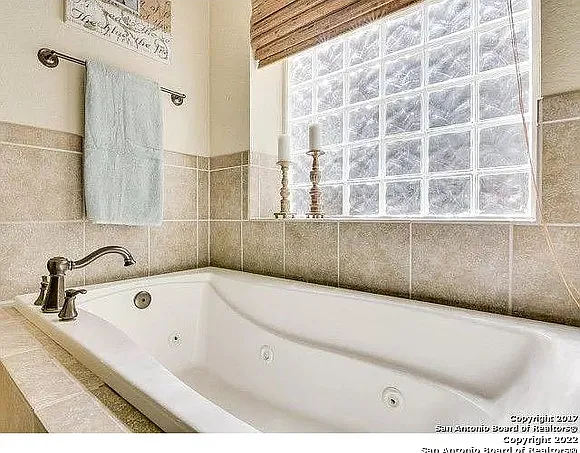 110 Surrey Dr — Photo 14