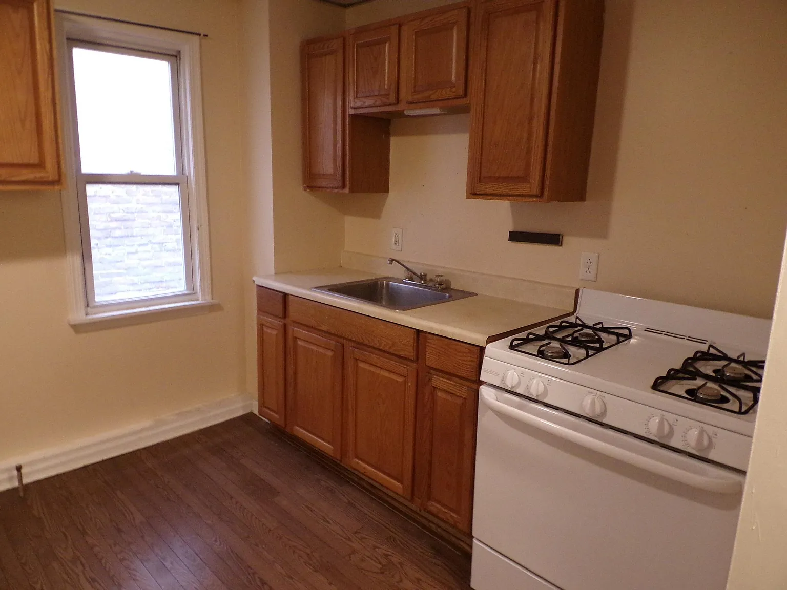 2 bed, 950 sqft, $1,300 — Photo 4