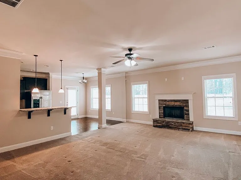 1532 Middleton Dr — Photo 3