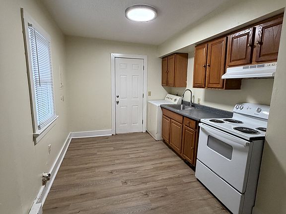 5th image of 1827 Pine Way