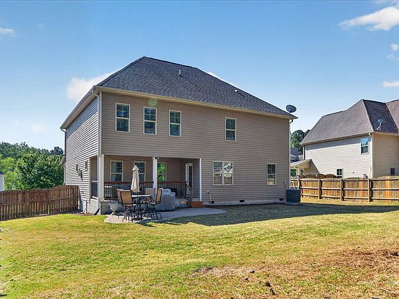 3rd image of 3513 Bloomfield Way