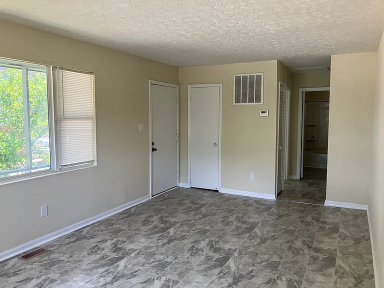 703 E Washington Ave — Photo 1