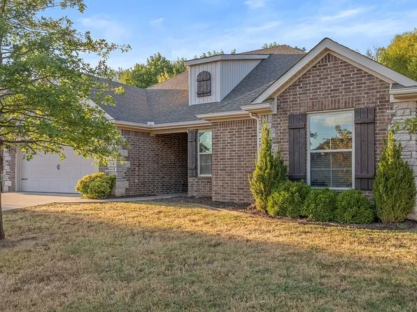 3416 W Earnhardt Dr, Fayetteville, AR 72704
