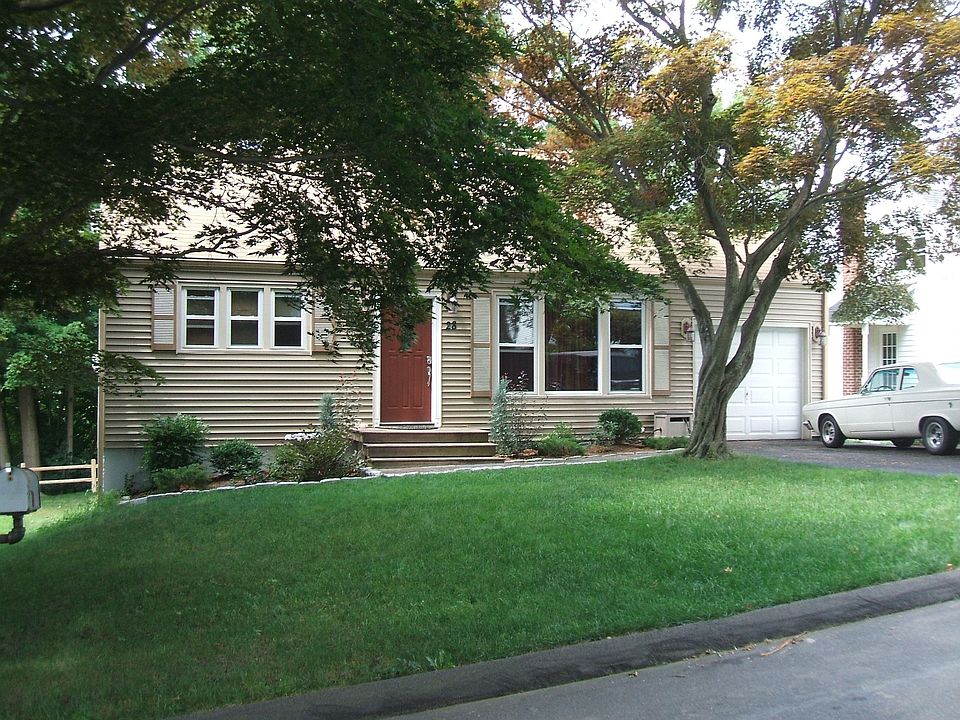 28 Dartmouth Ln.