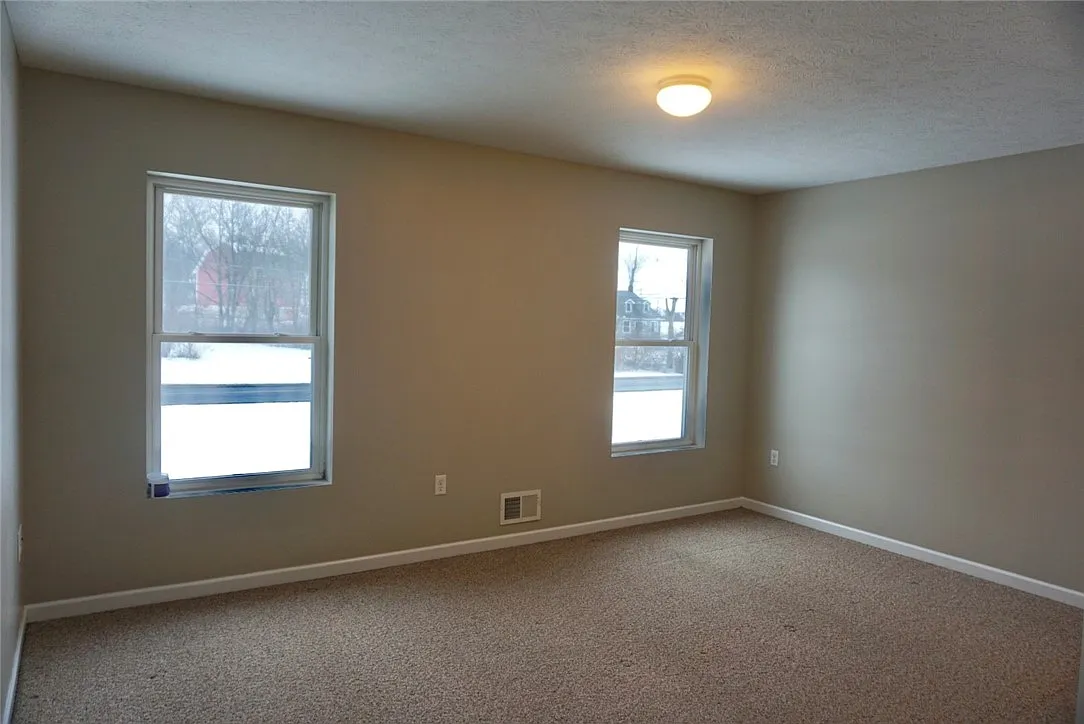 4 bed, 2.5 bath, 1800 sqft, $3,000 — Photo 4