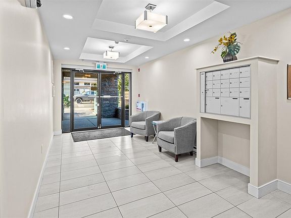 4th image of 2783 Strathmore Rd #305