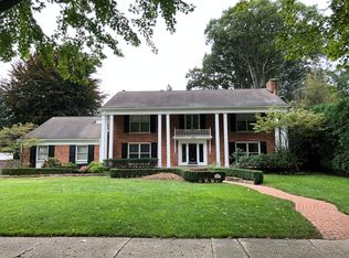 85 Lothrop Rd, Grosse Pointe Farms, MI 48236