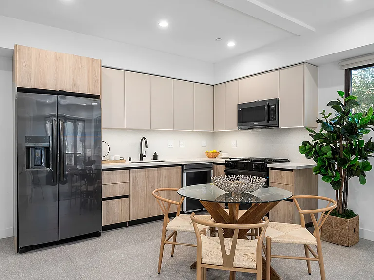 1016 N Martel Ave #108 — Photo 3