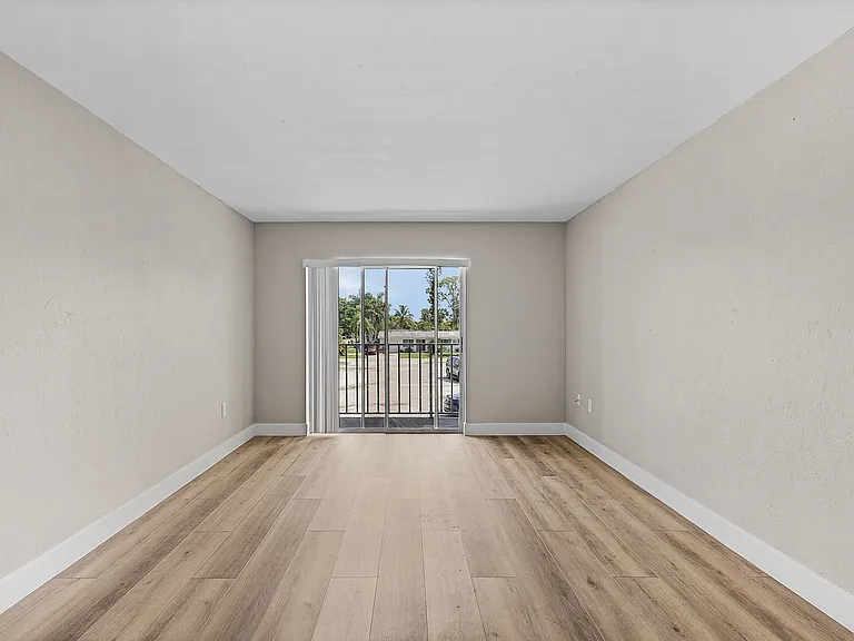 1917 Maravilla Ave #23 — Photo 1