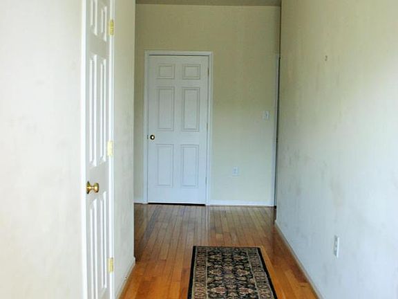 3rd image of 276 Brookline Dr