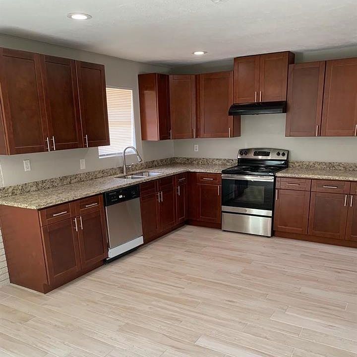 1st image of 1707 Crestmont Dr