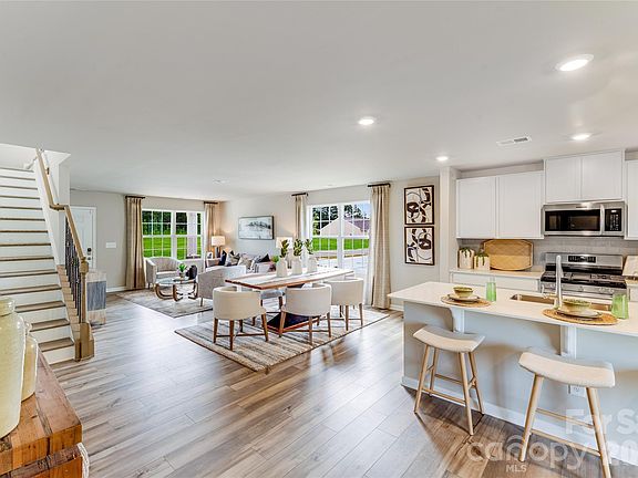 5th image of 711 Mile Creek Rd