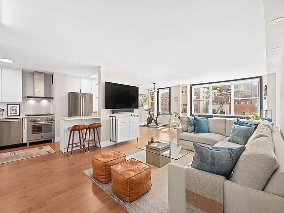 3rd image of 207 E 74th St APT 8H