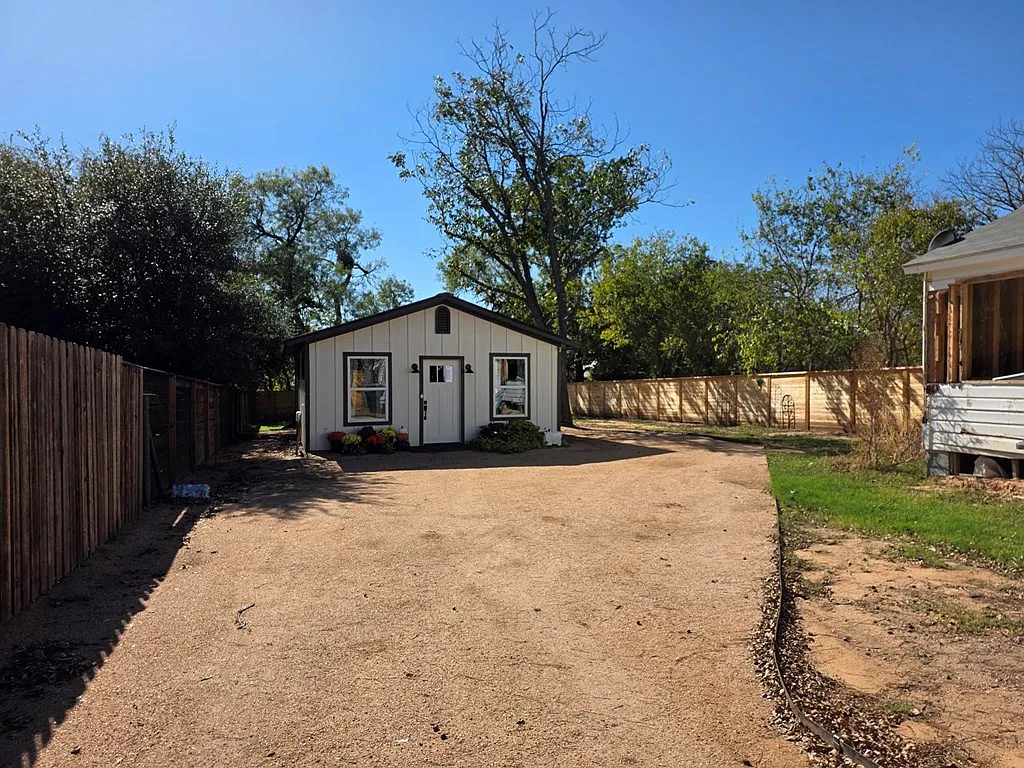 1 bed, 1.0 bath, 640 sqft, $1,700 — Photo 2