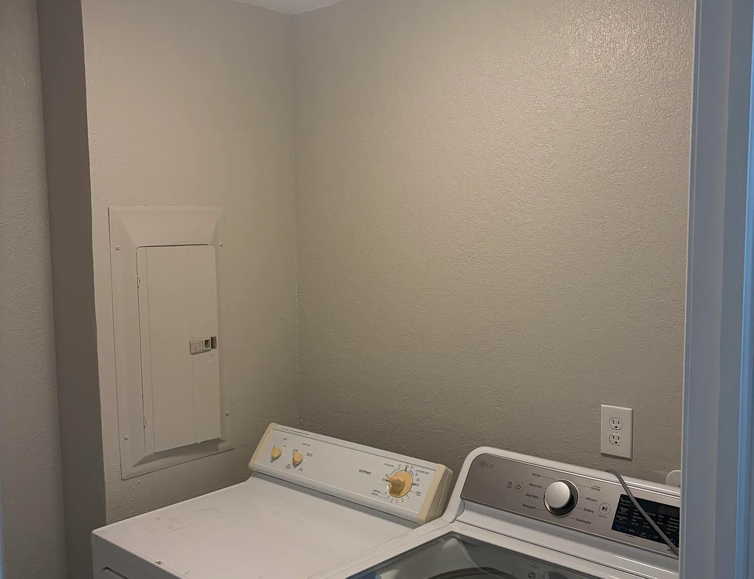 3 bed, 2.0 bath, $3,700 — Photo 4
