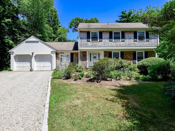 17 Olde Knoll Rd, Marion, MA 02738