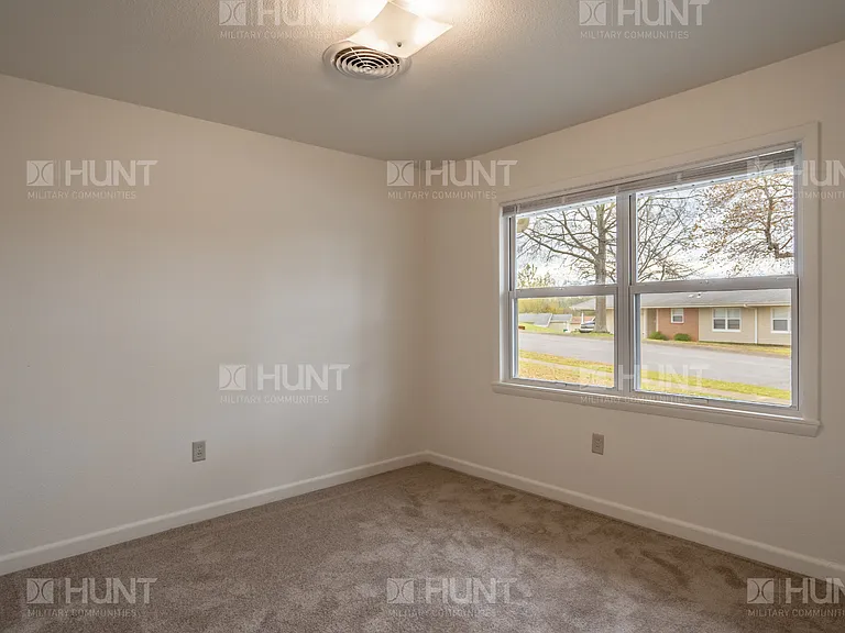 109 Maryland Ln — Photo 13