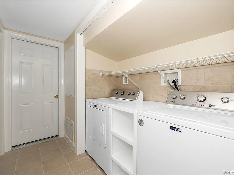 16 Grand Blvd — Photo 28
