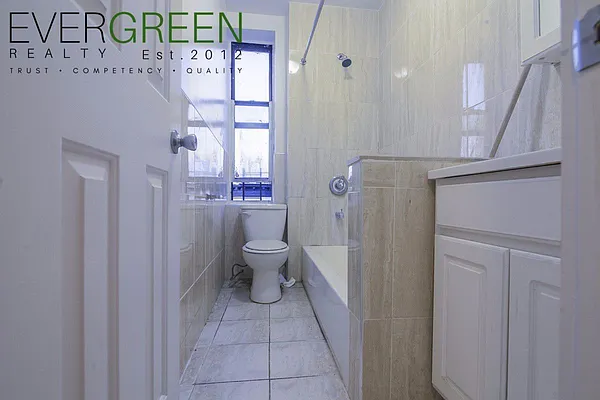 Rented by Evergreen Apartments BK | media 11
