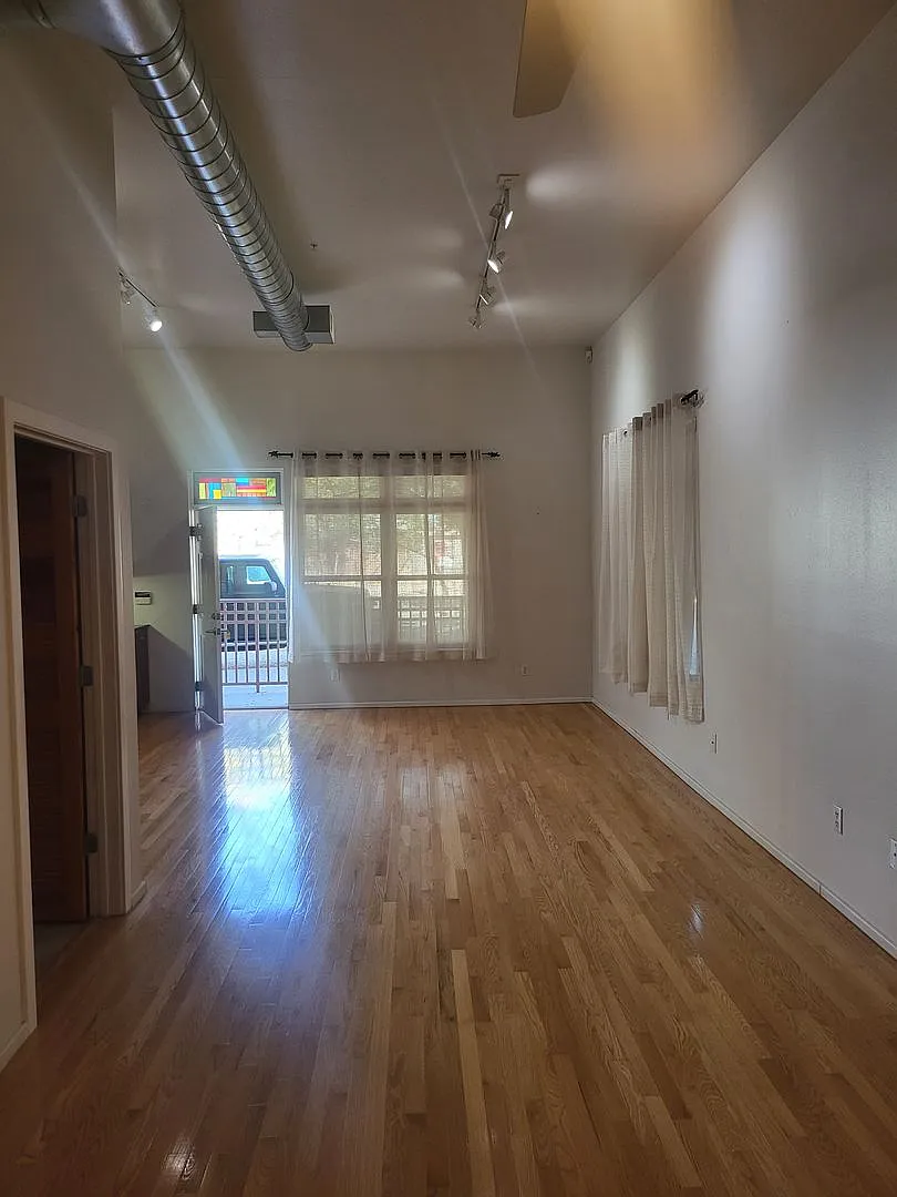 Ground floor Loft Efficiency 1/BA — Photo 2