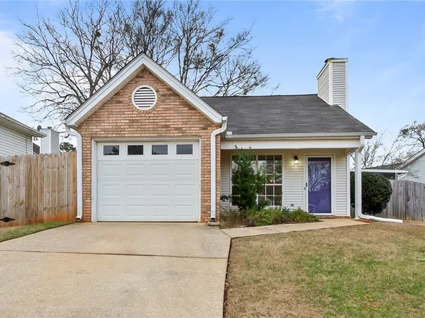 2445 Meadowlark Ln, Northport, AL 35476