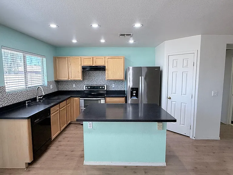 1106 S Fresno Ct — Photo 9