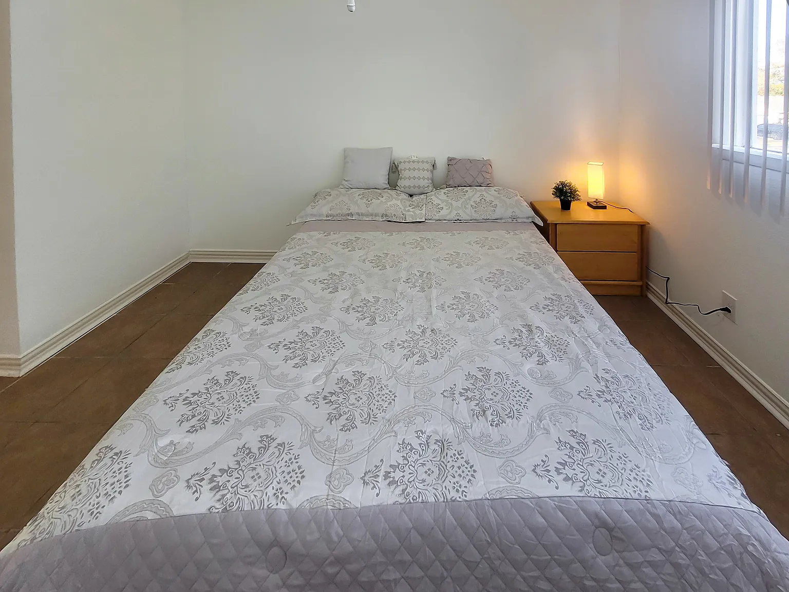 4 bed, 4.0 bath, 2345 sqft, $771 — Photo 2