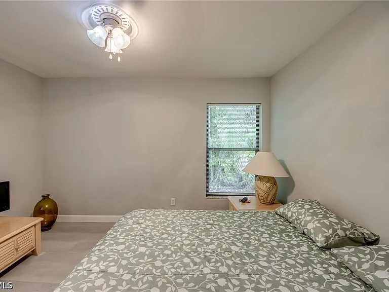 15472 Admiralty Cir #2 — Photo 37