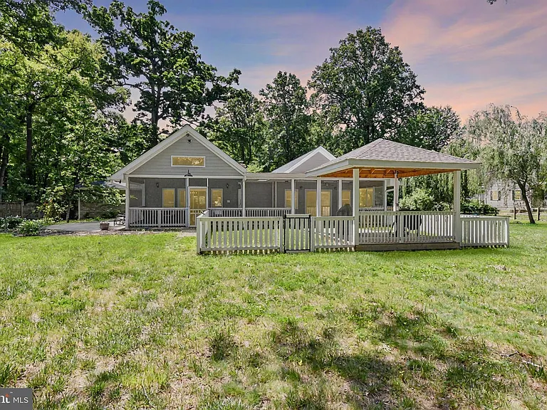 14 Oak Ln — Photo 38