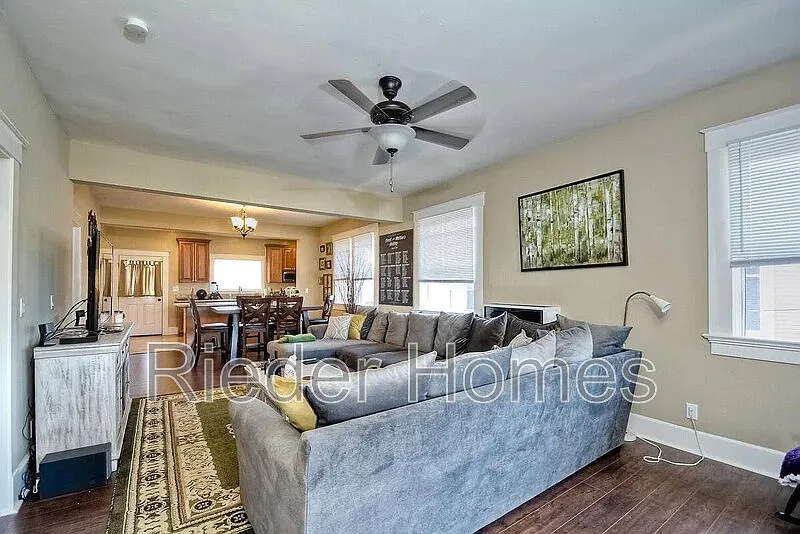 2 bed, 2.0 bath, 1800 sqft, $3,100 — Photo 2