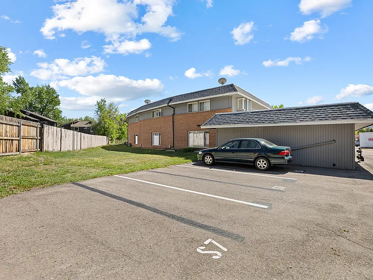2666 Sherwood Cir — Photo 46