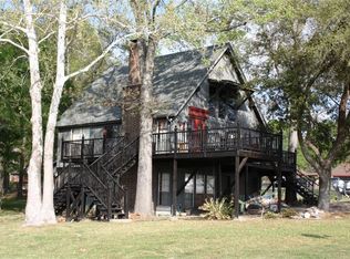 128 Pine Tallow St, Onalaska, TX 77360