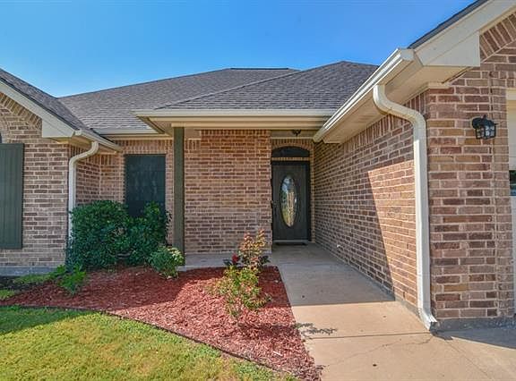 2nd image of 608 Bluebonnet St