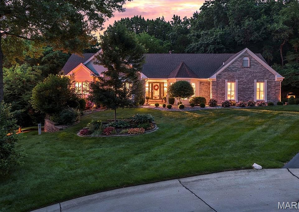 1st image of 11 Forest Knoll Cir