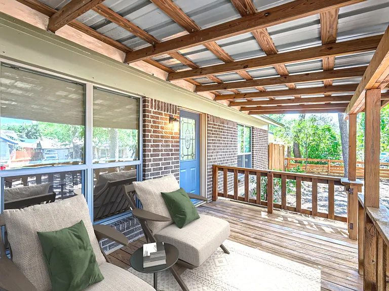 808 Hill Wood Dr — Photo 2