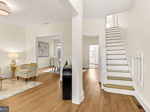 4th image of 814 K St NE