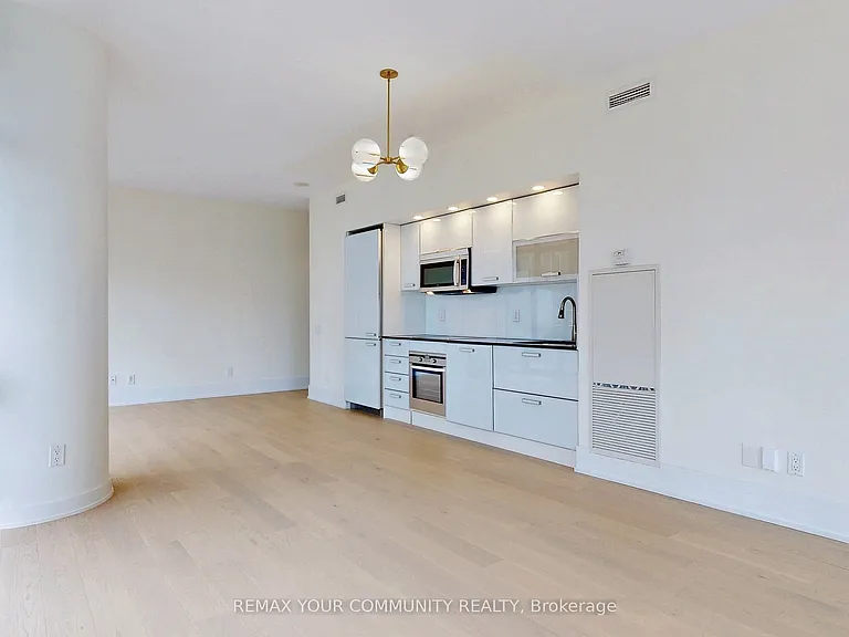 33 Charles St E #603 — Photo 3