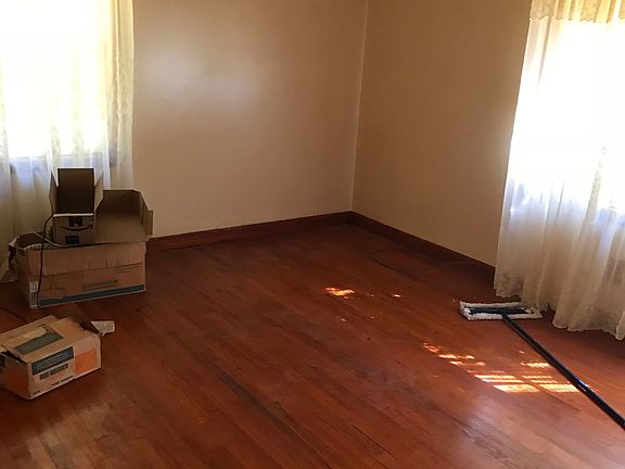 5th image of 2300 Belmont Cir SE