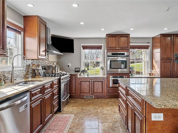 5th image of 3032 Investors Rd