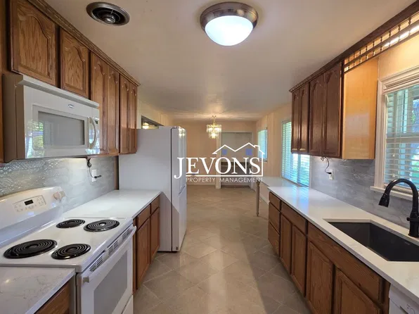 411 S 60th Ave, Yakima, WA 98908