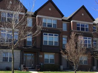 716 N Aspen Dr, Vernon Hills, IL 60061